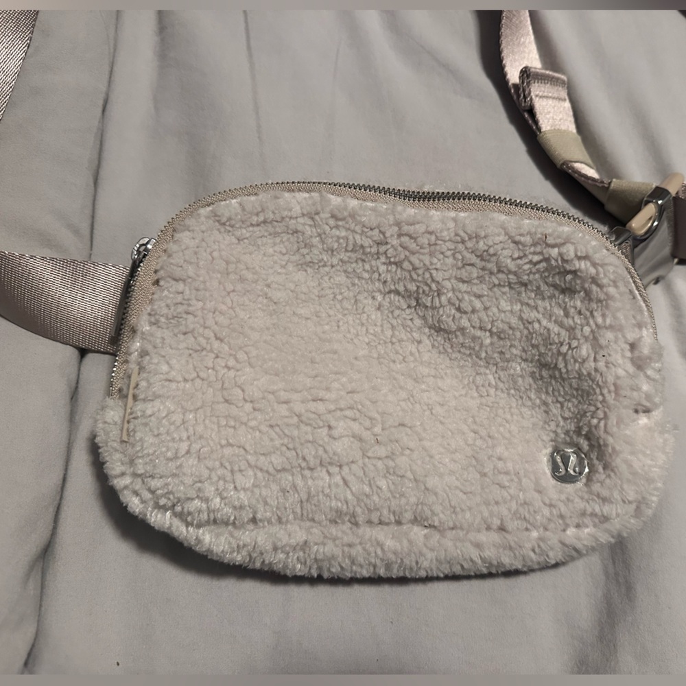 Lululemon Sherpa Belt Bag